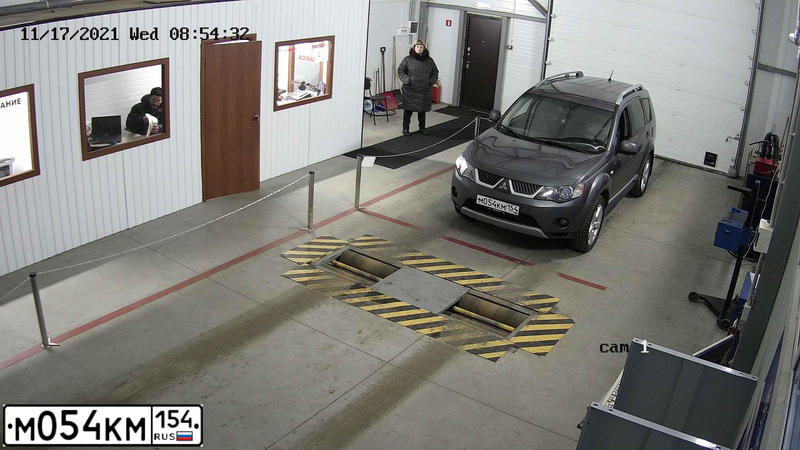 Фото автомобиля MITSUBISHI OUTLANDER, 2008 — госномер У964АВ190. Цвет: СЕРЫЙ