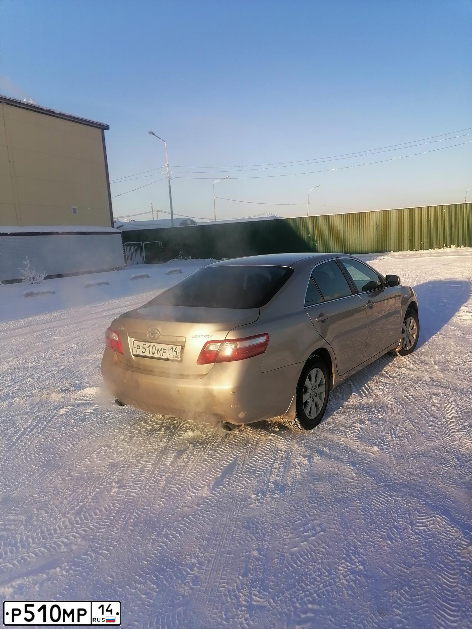 Фото автомобиля TOYOTA CAMRY, 2007 — госномер Р510МР14. Цвет: БЕЖЕВЫЙ
