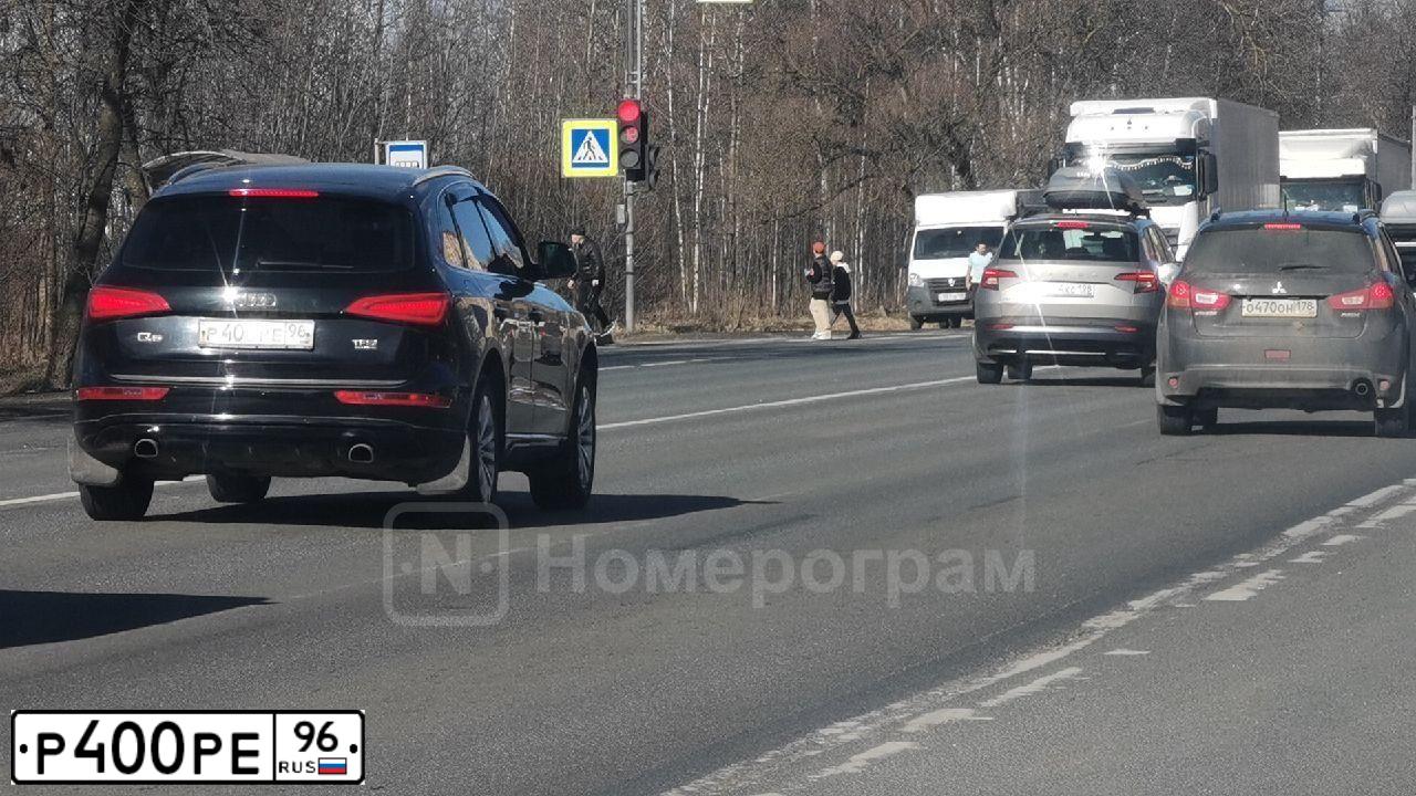 Фото автомобиля FORD FOCUS, 2010 — госномер Р400РЕ96. Цвет: ЧЕРНЫЙ