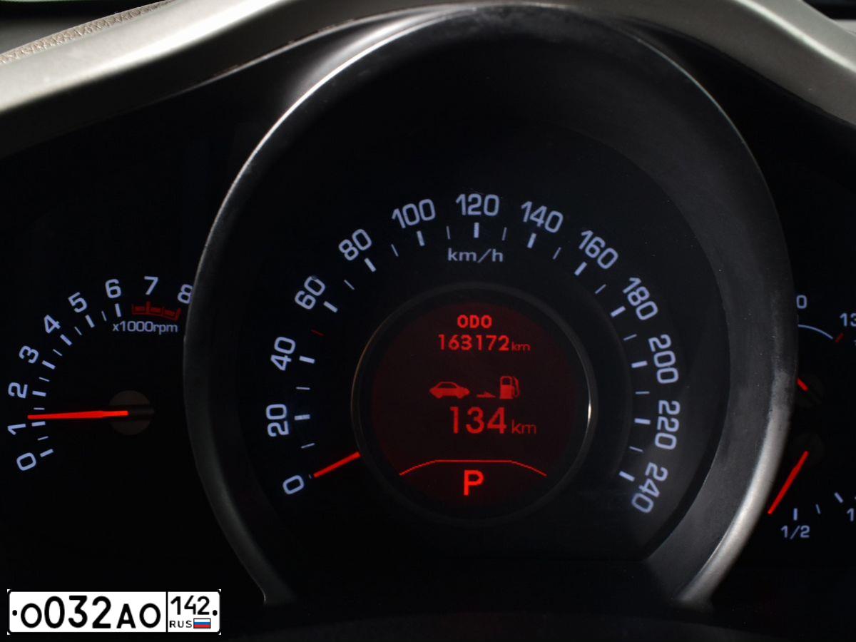 Фото автомобиля KIA SPORTAGE, 2011 — госномер О032АО142. Цвет: ЧЕРНЫЙ ПЕРЛАМУТР