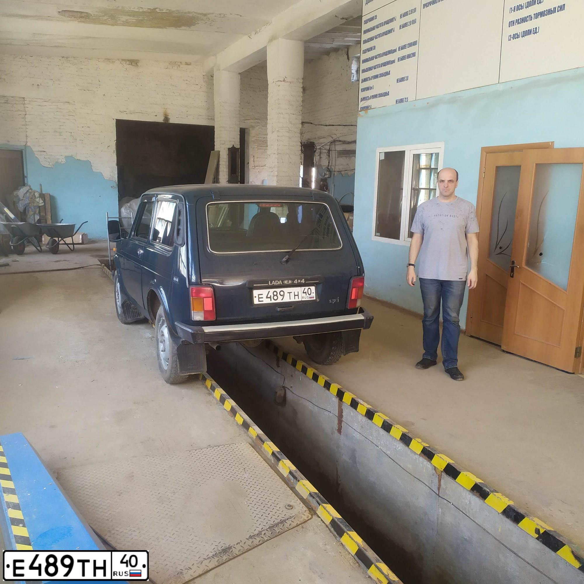 Фото автомобиля LADA 2121 NIVA, 2002 — госномер Е489ТН40. Цвет: СИНЕ-ЗЕЛЕНЫЙ