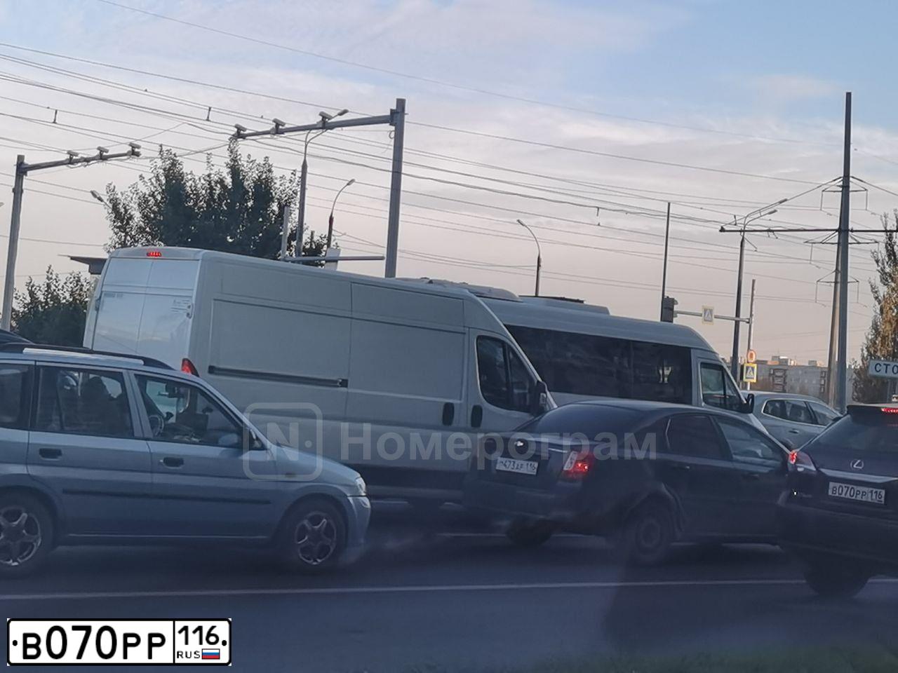 Фото автомобиля TOYOTA COROLLA, 2010 — госномер В070РР116. Цвет: Красный