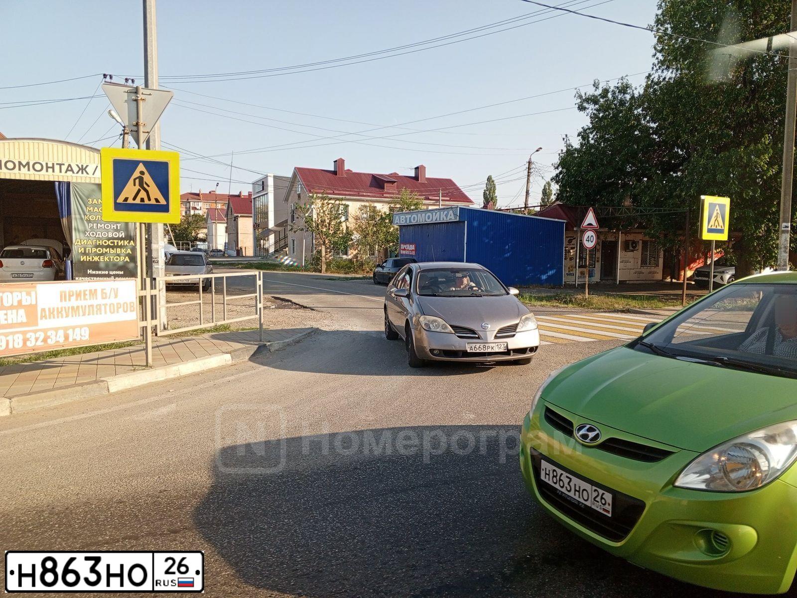 Фото автомобиля HYUNDAI I20, 2009 — госномер Н863НО26. Цвет: ЗЕЛЕНЫЙ