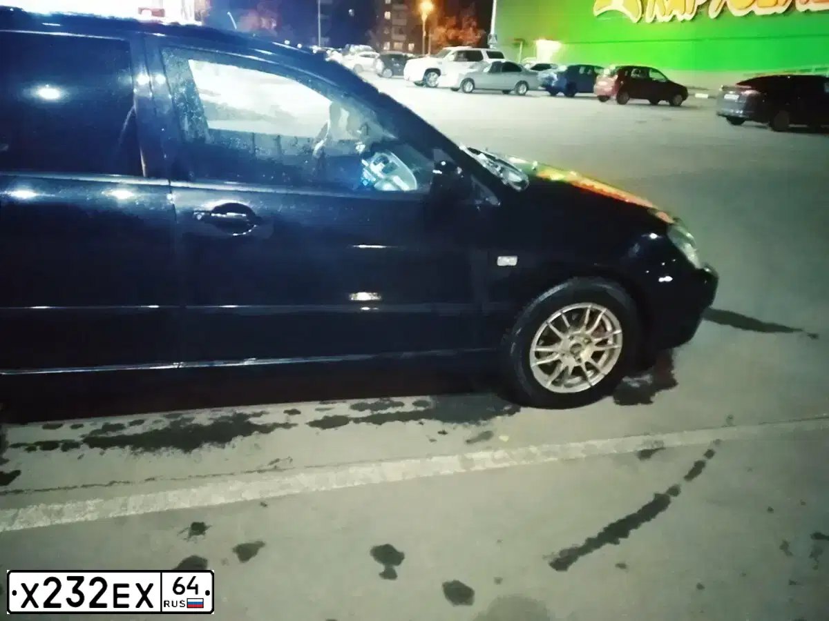 Фото автомобиля MITSUBISHI LANCER, 2006 — госномер Х232ЕХ64. Цвет: ЧЕРНЫЙ