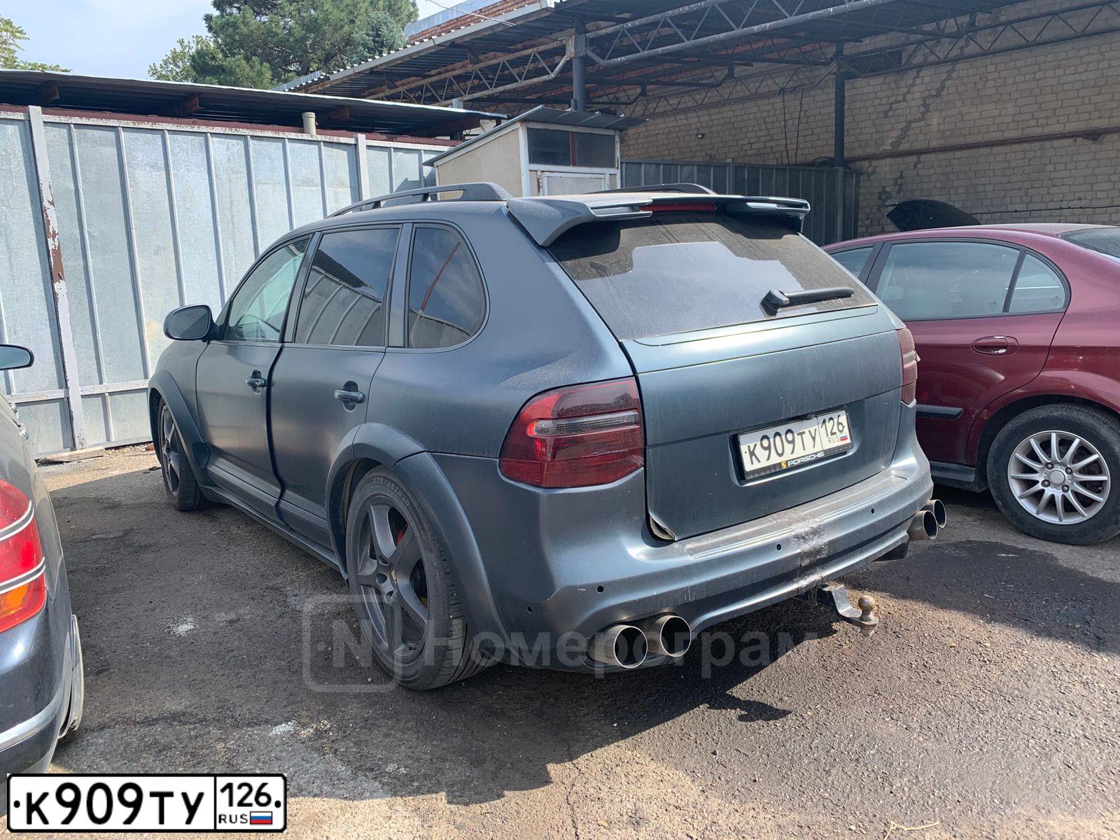 Фото автомобиля PORSCHE CAYENNE, 2003 — госномер В283ЕА198. Цвет: СИНИЙ (ТЕМНО-СИНИЙ)