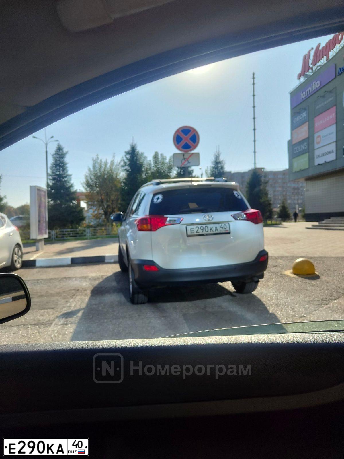 Фото автомобиля TOYOTA COROLLA, 2007 — госномер Е290КА40. Цвет: Серебристый