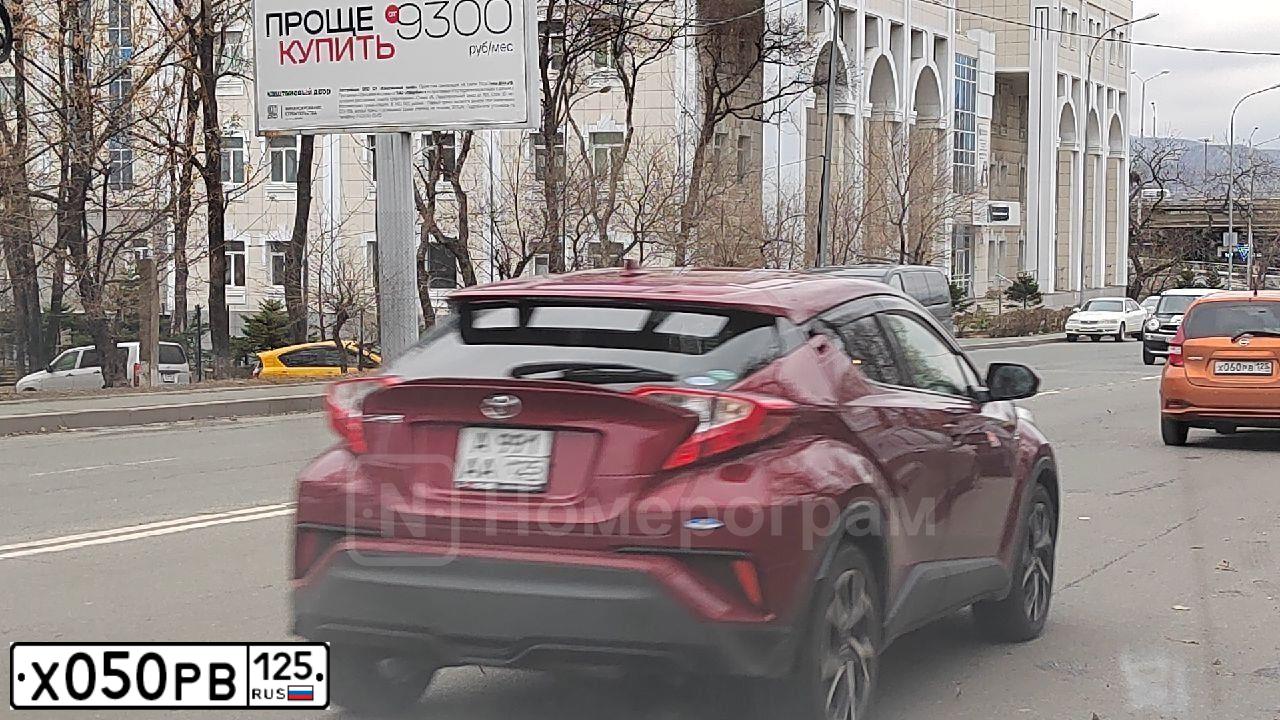 Фото автомобиля HONDA VEZEL HYBRID HONDA VEZEL HYBRID, 2017 — госномер Х050РВ125. Цвет: Черный