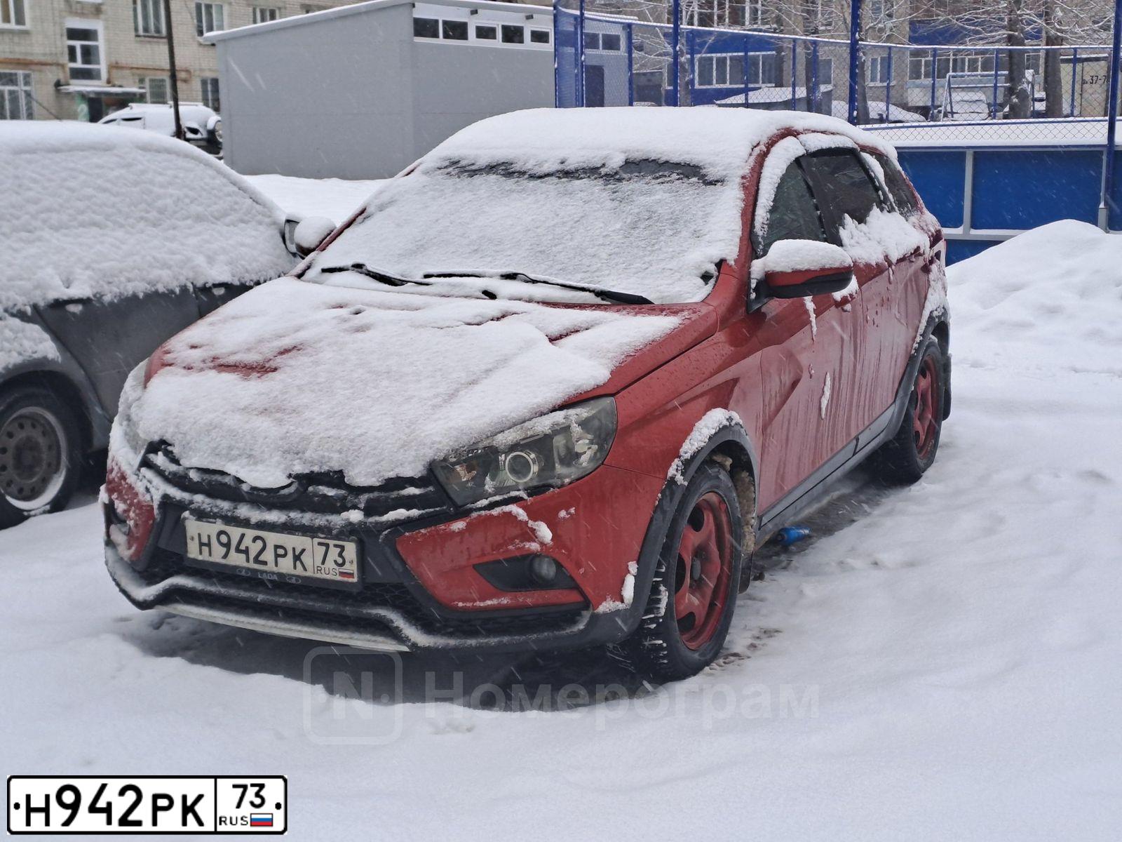 Фото автомобиля LADA VESTA, 2018 — госномер Т935НМ73. Цвет: Красный
