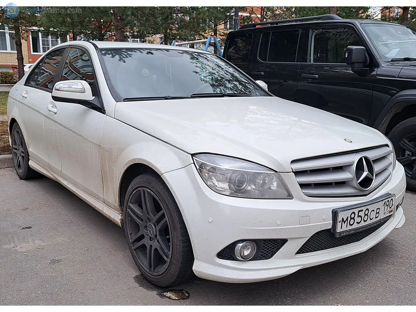 Фото автомобиля MERCEDES C-KLASSE, 2007 — госномер М858СВ190. Цвет: БЕЛЫЙ