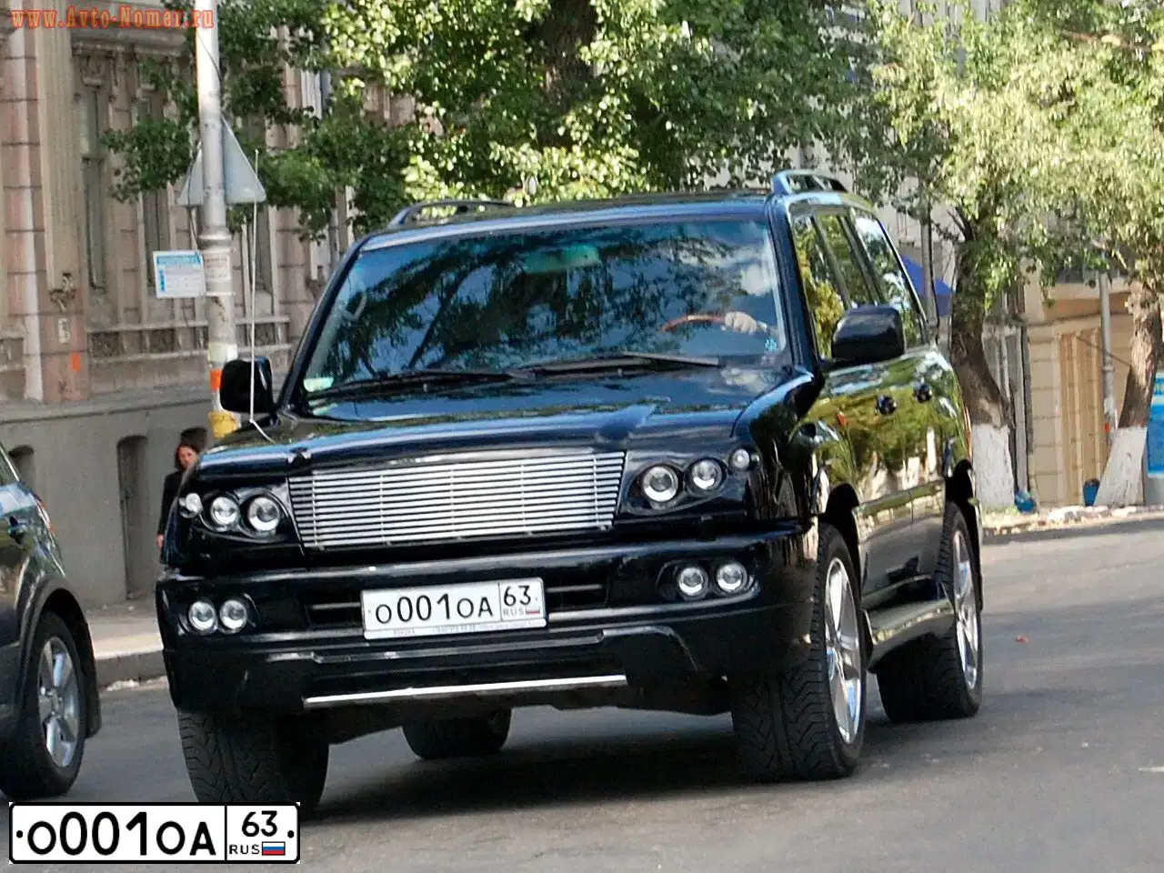 Фото автомобиля TOYOTA LANDCRUISER 200, 2012 — госномер О001ОА63. Цвет: ЧЕРНЫЙ