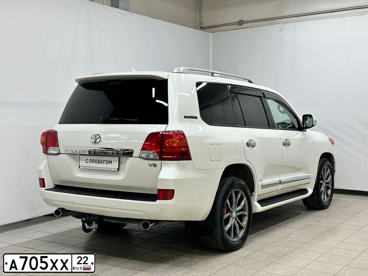 Фото автомобиля TOYOTA LANDCRUISER 200, 2014 — госномер Р138УР154. Цвет: Белый