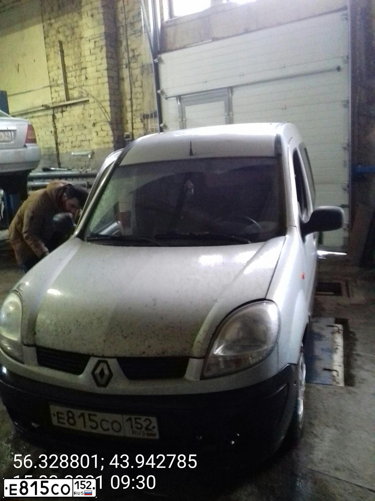 Фото автомобиля RENAULT KANGOO, 2006 — госномер Е815СО152. Цвет: СВЕТЛО-СЕРЫЙ