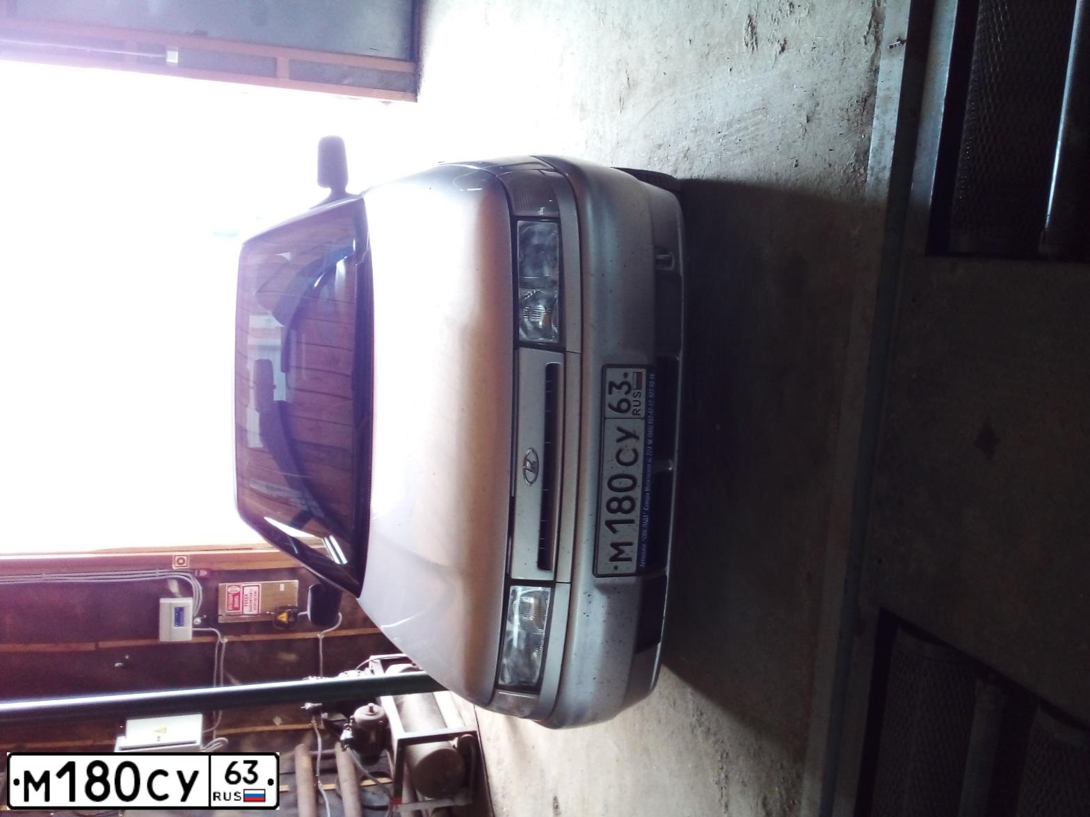 Фото автомобиля LADA 2110, 2006 — госномер М180СУ63. Цвет: СВЕТЛО-СЕРЕБРИСТЫЙ-МЕТАЛЛИК