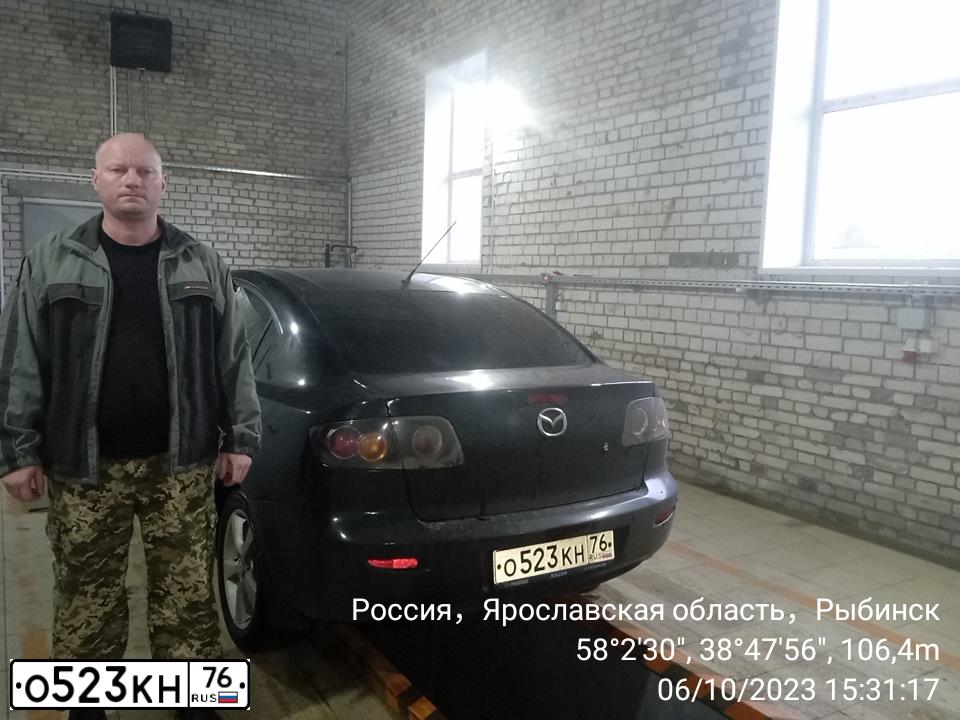 Фото автомобиля MAZDA 3, 2006 — госномер Е989АС76. Цвет: ЧЕРНЫЙ