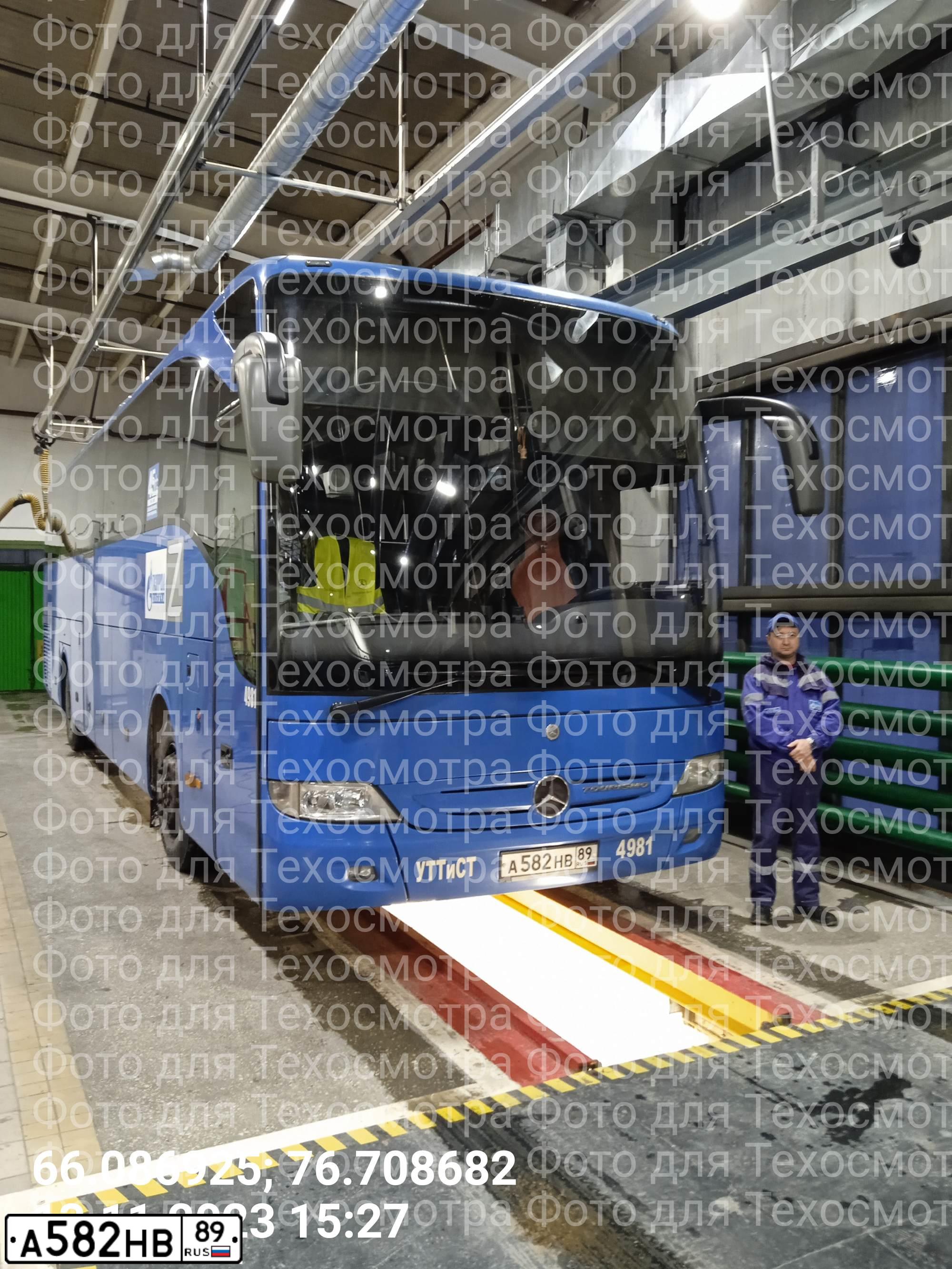 Фото автомобиля MERCEDES O 350 TOURISMO, 2011 — госномер А582НВ89. Цвет: СИНИЙ