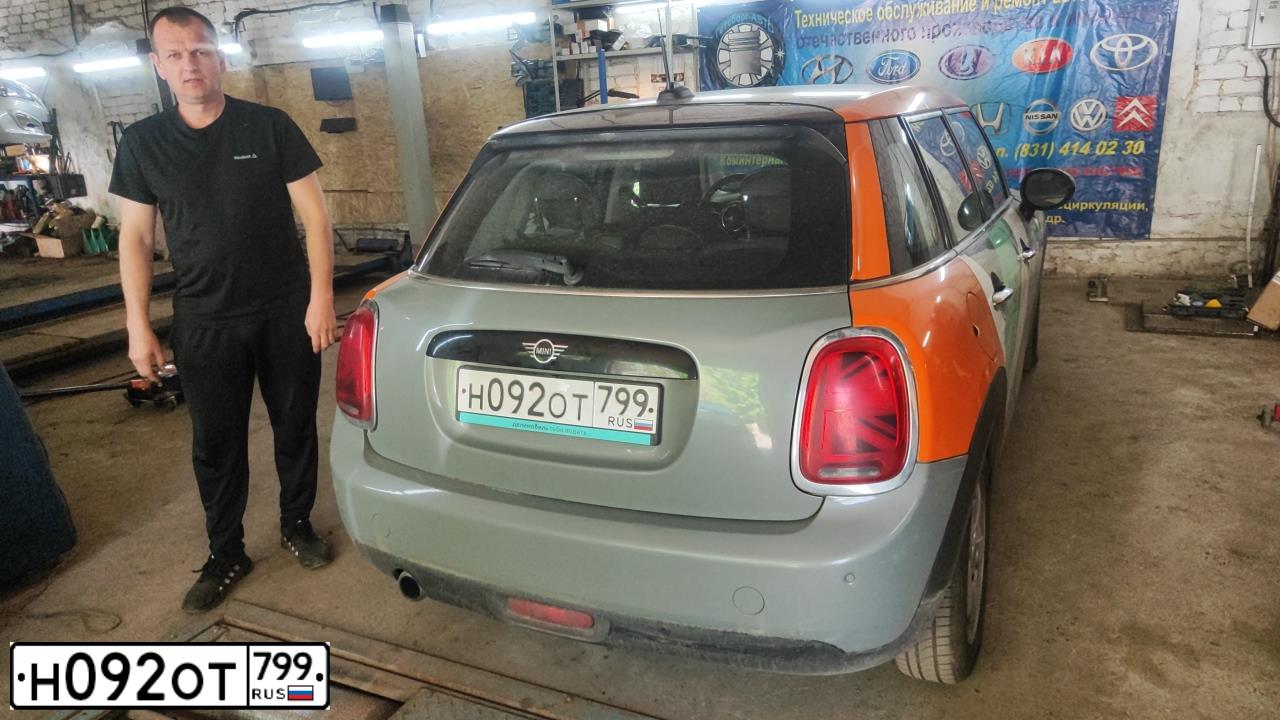 Фото автомобиля MINI COOPER, 2019 — госномер Н937ТК797. Цвет: СЕРЫЙ