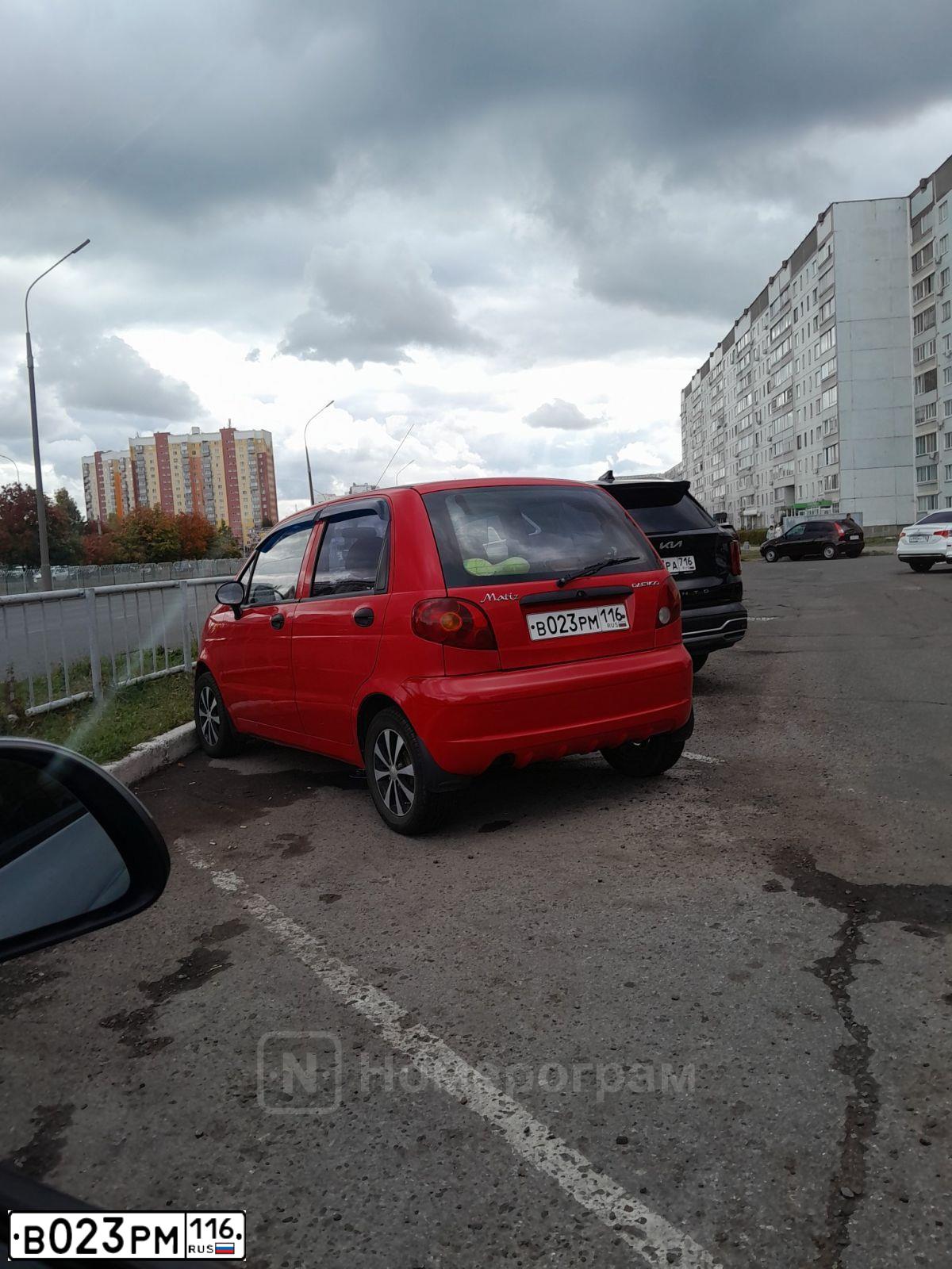 Фото автомобиля DAEWOO MATIZ, 2007 — госномер В023РМ116. Цвет: Красный