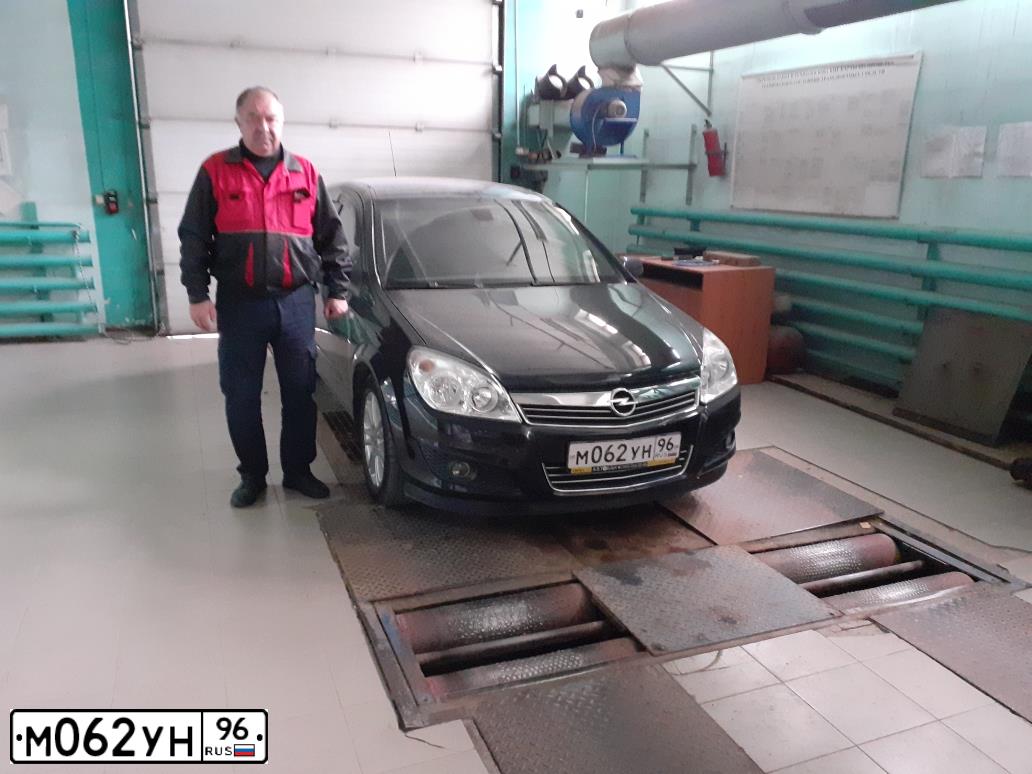 Фото автомобиля OPEL ASTRA, 2008 — госномер С283МУ196. Цвет: ЧЕРНЫЙ
