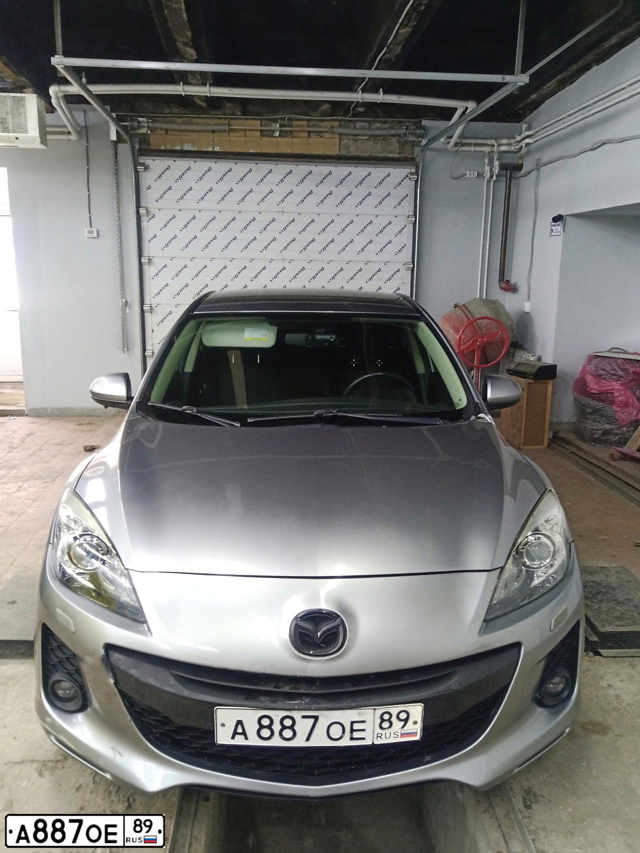 Фото автомобиля MAZDA 3, 2012 — госномер А887ОЕ89. Цвет: СЕРЕБРИСТЫЙ