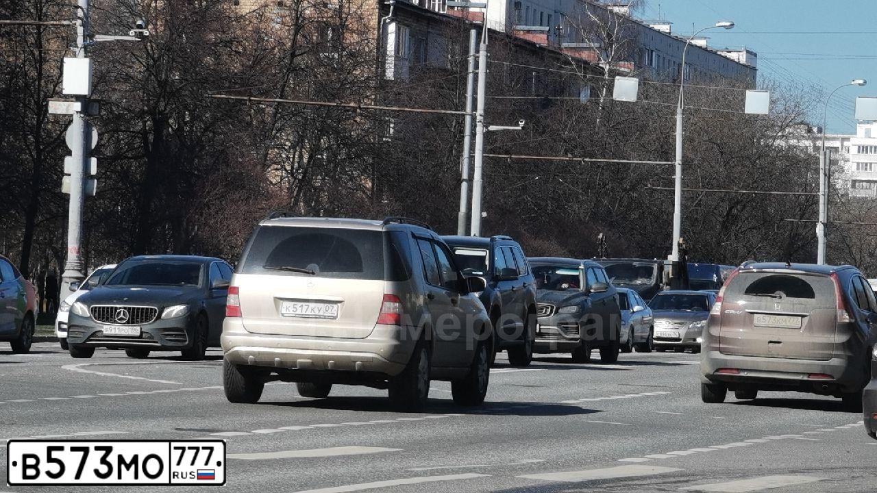 Фото автомобиля VOLKSWAGEN TIGUAN, 2014 — госномер В573МО777. Цвет: Белый
