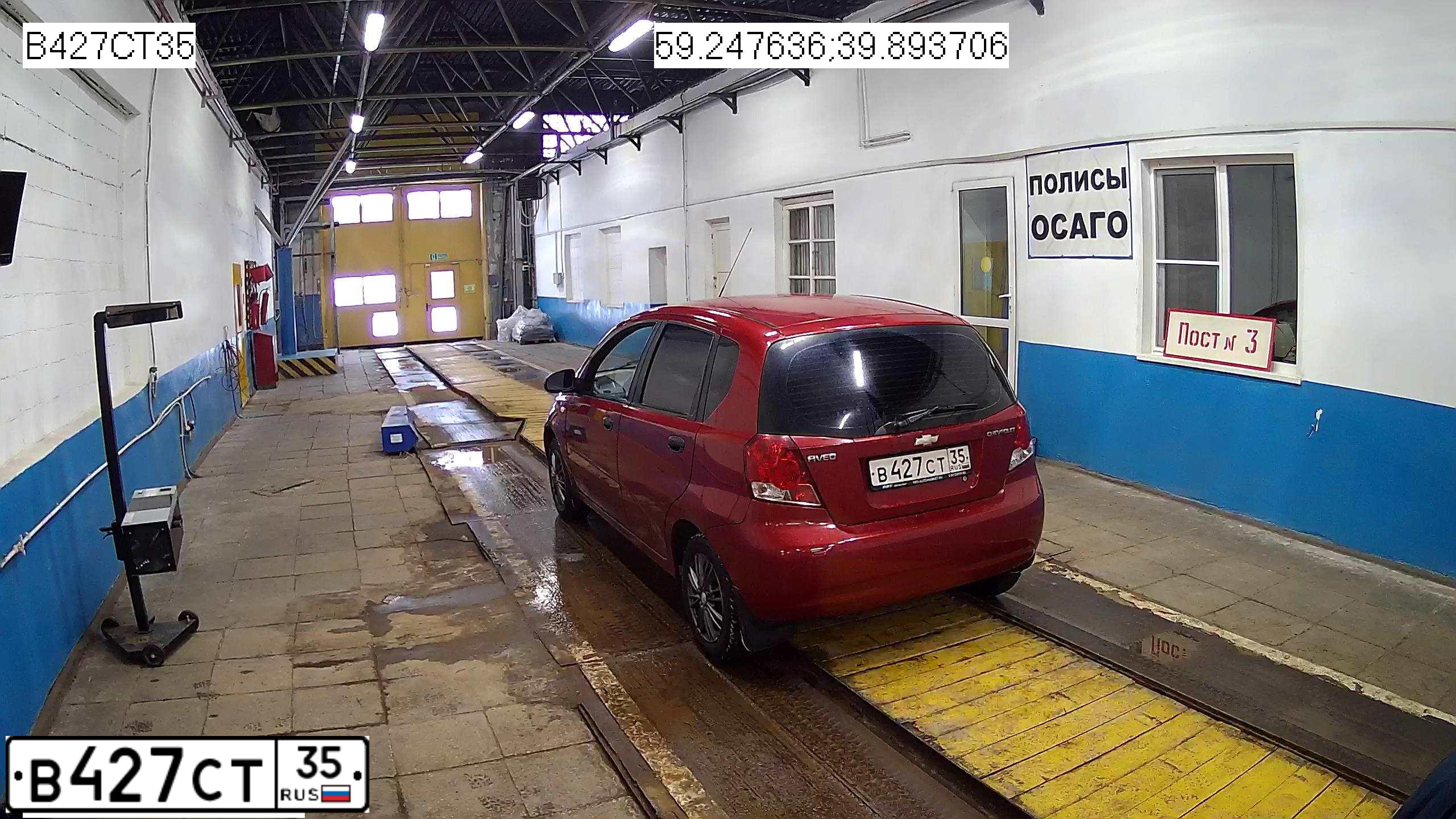 Фото автомобиля CHEVROLET AVEO, 2006 — госномер К526УВ35. Цвет: Красный