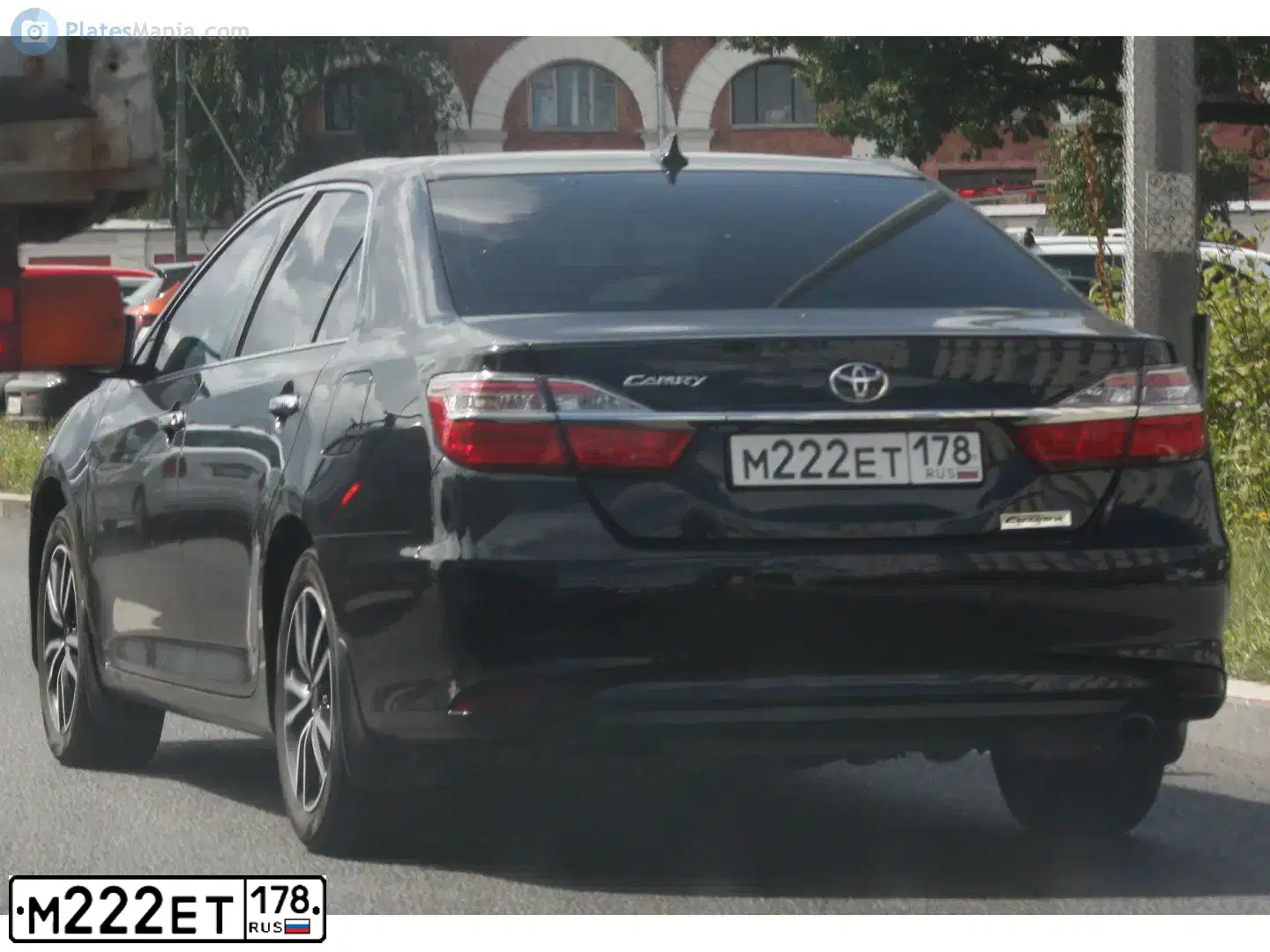 Фото автомобиля TOYOTA CAMRY, 2017 — госномер М222ЕТ178. Цвет: ЧЕРНЫЙ МЕТАЛЛИК