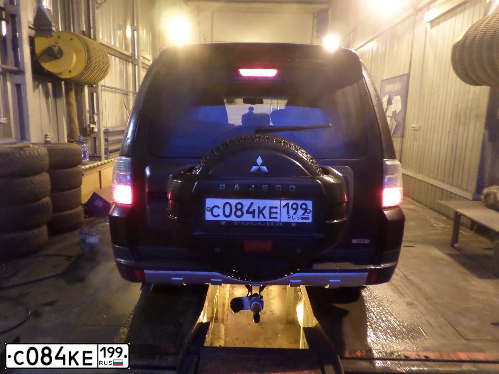 Фото автомобиля MITSUBISHI PAJERO, 2007 — госномер М447СВ134. Цвет: ЧЕРНЫЙ