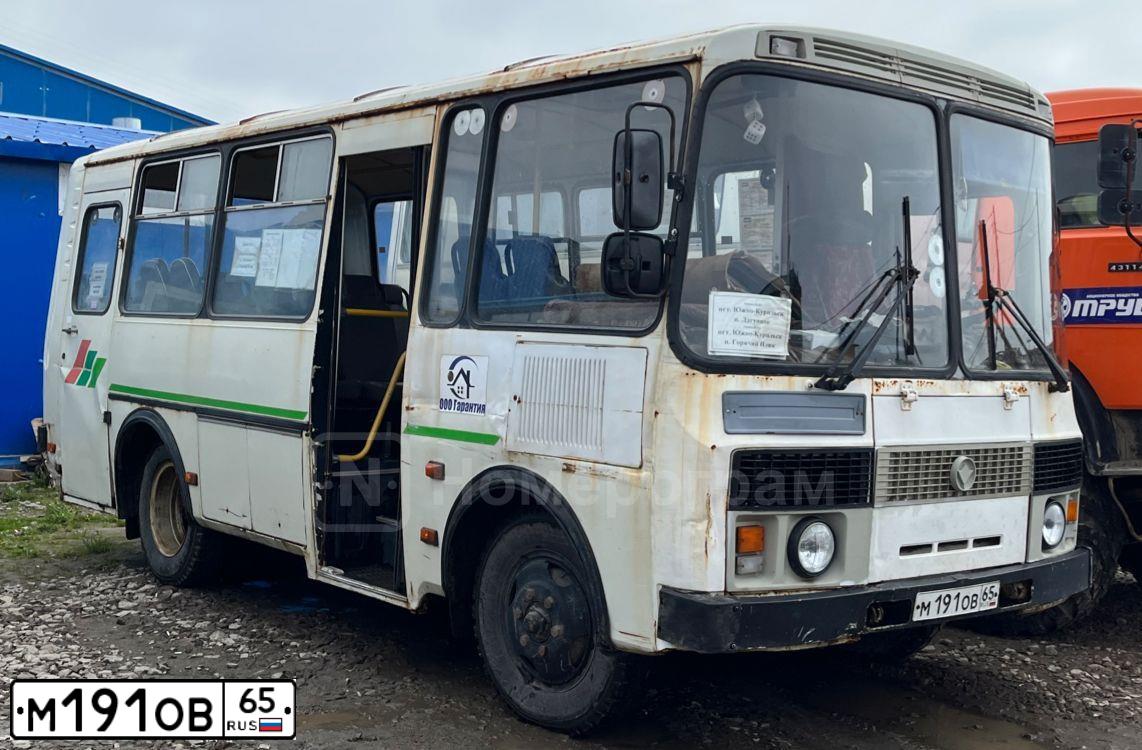 Фото автомобиля PAZ 3205, 2012 — госномер М191ОВ65. Цвет: БЕЛЫЙ