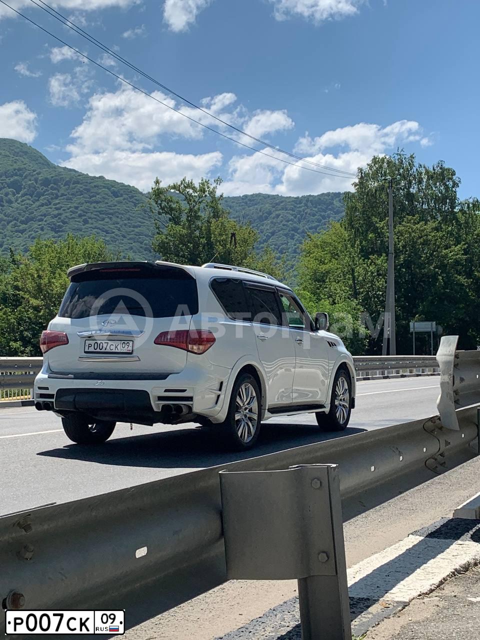 Фото автомобиля INFINITI QX80 /QX56/, 2006 — госномер М900ЕА09. Цвет: ТЕМНО СЕРЫЙ
