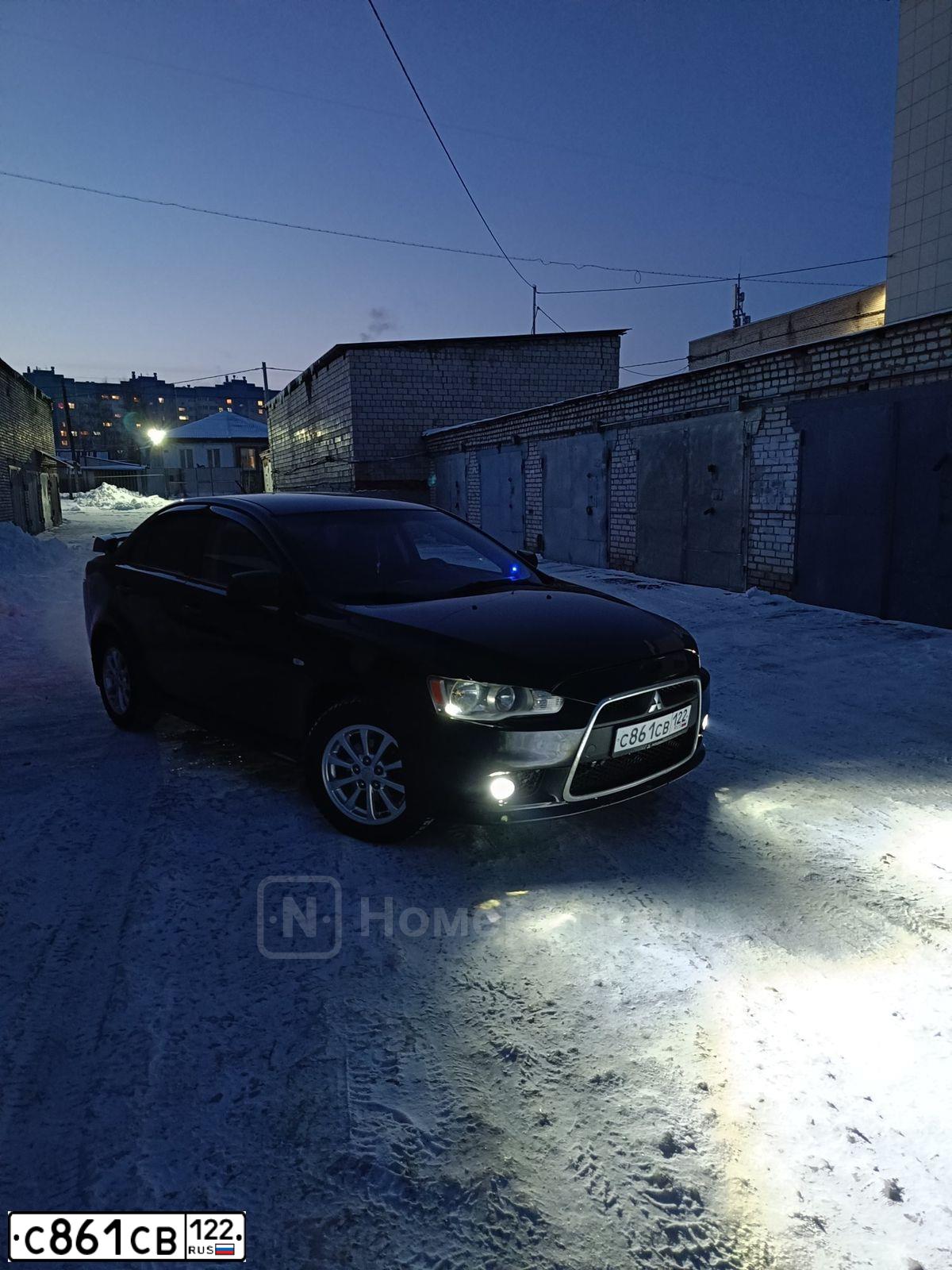Фото автомобиля MITSUBISHI LANCER, 2013 — госномер С012УС22. Цвет: ЧЕРНЫЙ