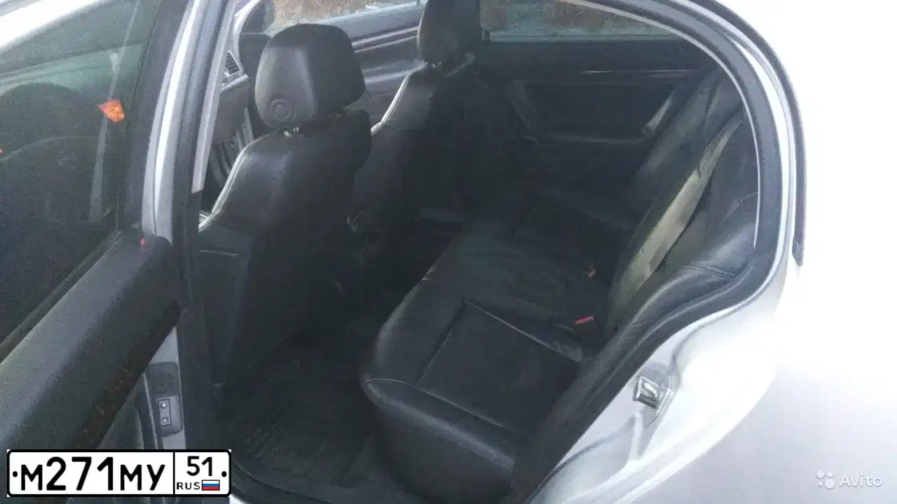 Фото автомобиля OPEL VECTRA, 2004 — госномер М271МУ51. Цвет: Серебристый