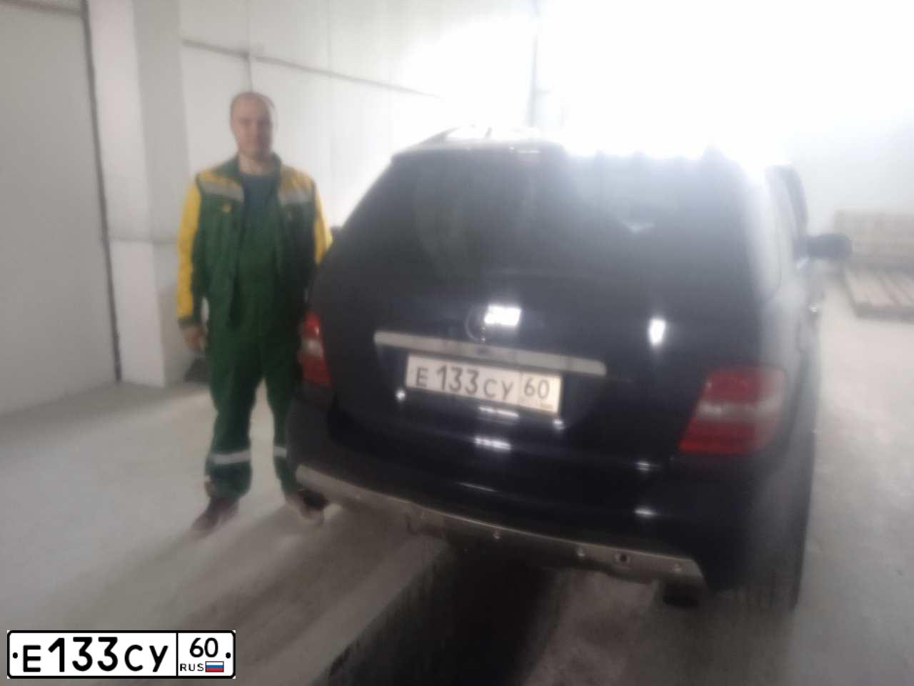 Фото автомобиля MERCEDES M-KLASSE, 2006 — госномер У214ВА550. Цвет: Темно-синий