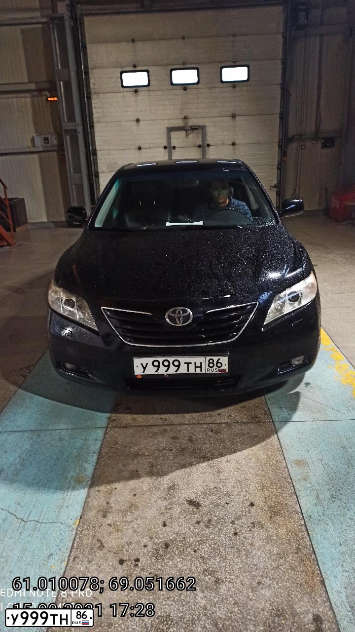Фото автомобиля TOYOTA CAMRY, 2009 — госномер У999ТН86. Цвет: ЧЕРНЫЙ