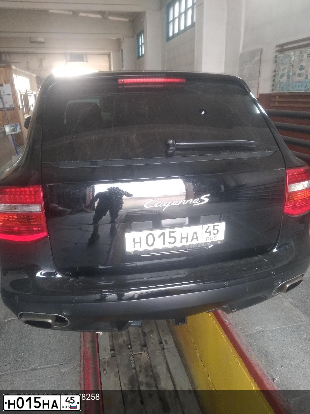 Фото автомобиля PORSCHE CAYENNE, 2004 — госномер Н300ЕХ196. Цвет: ЧЕРНЫЙ
