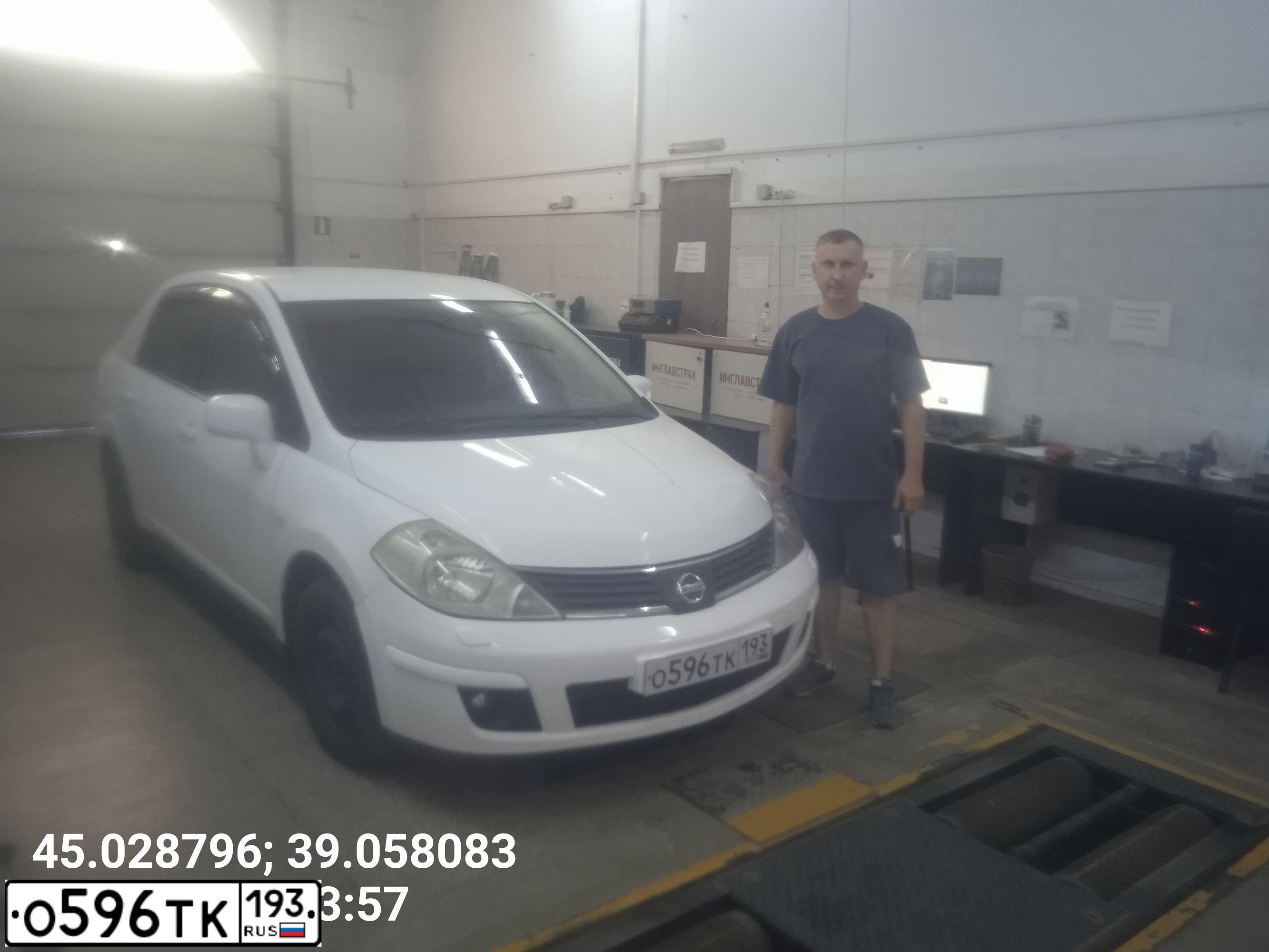 Фото автомобиля NISSAN TIIDA, 2008 — госномер О596ТК193. Цвет: Белый