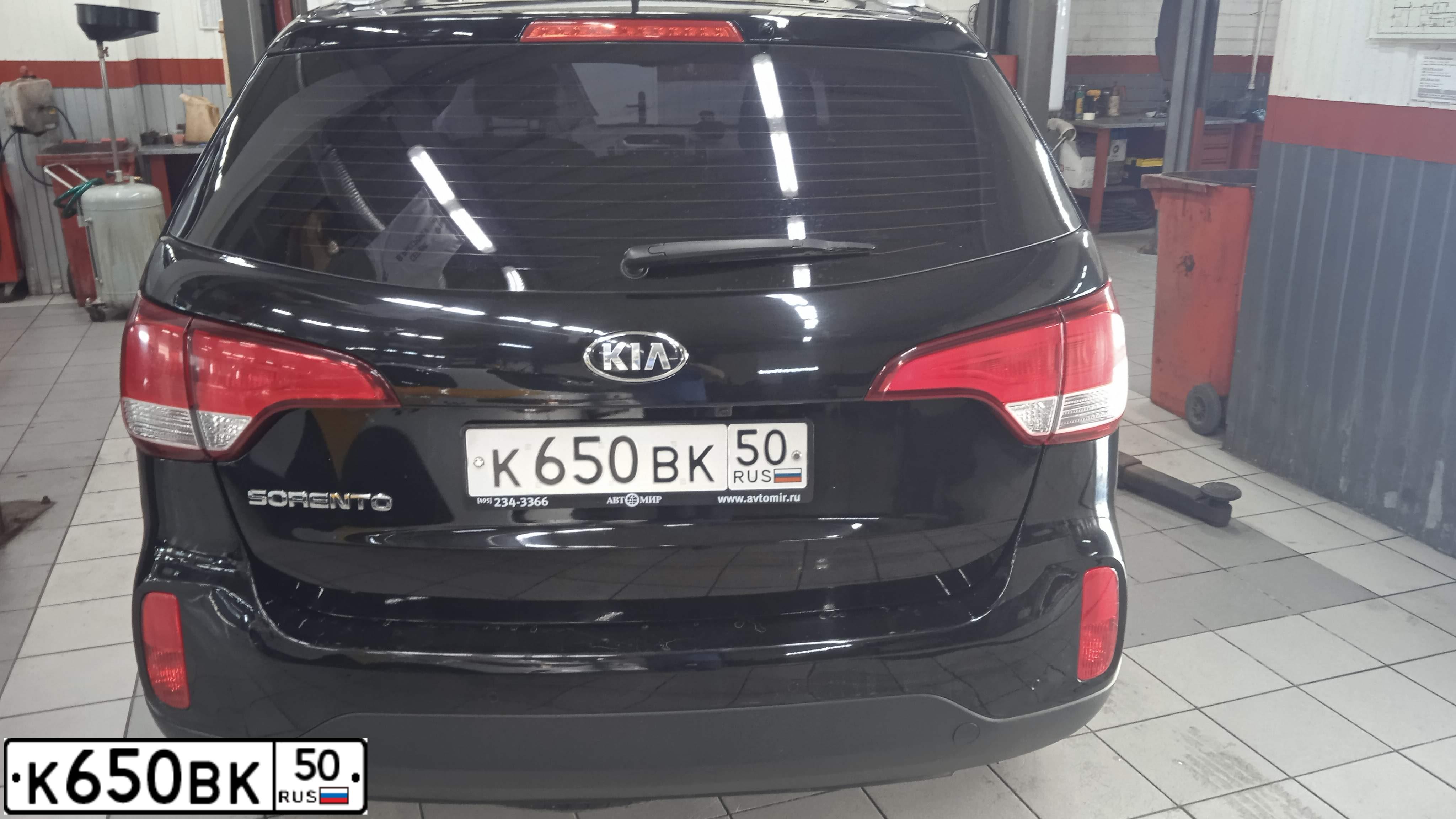 Фото автомобиля KIA SORENTO, 2013 — госномер К650ВК50. Цвет: ЧЕРНЫЙ