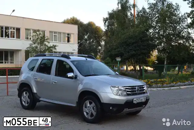 Фото автомобиля RENAULT DUSTER, 2012 — госномер В137ТА134. Цвет: СВЕТЛО-СЕРЫЙ