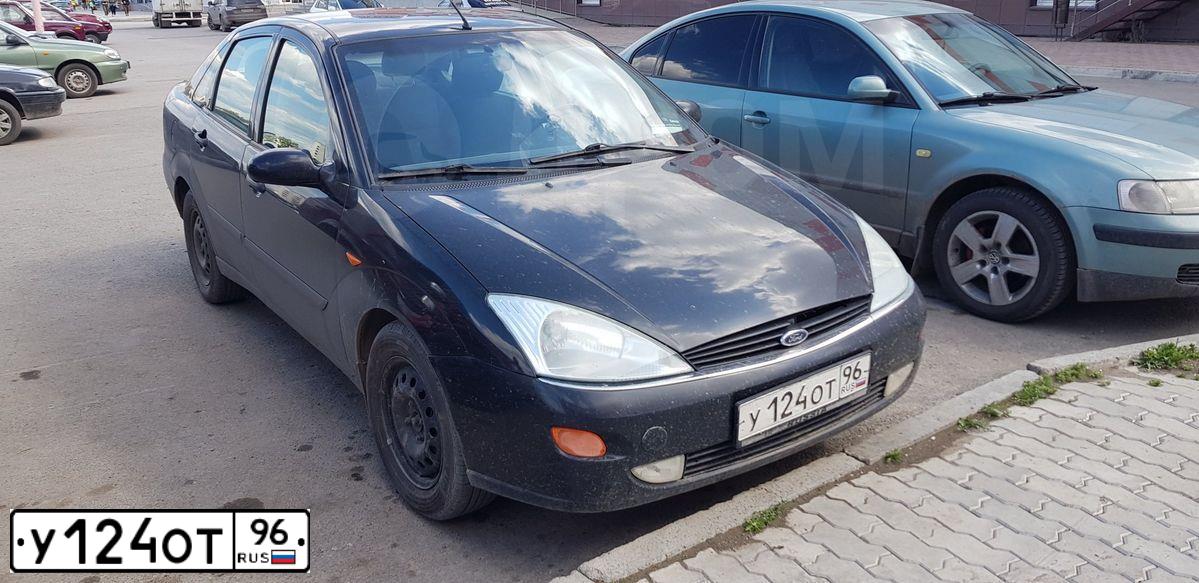 Фото автомобиля FORD FOCUS, 2000 — госномер Р272КС196. Цвет: ЧЕРНЫЙ