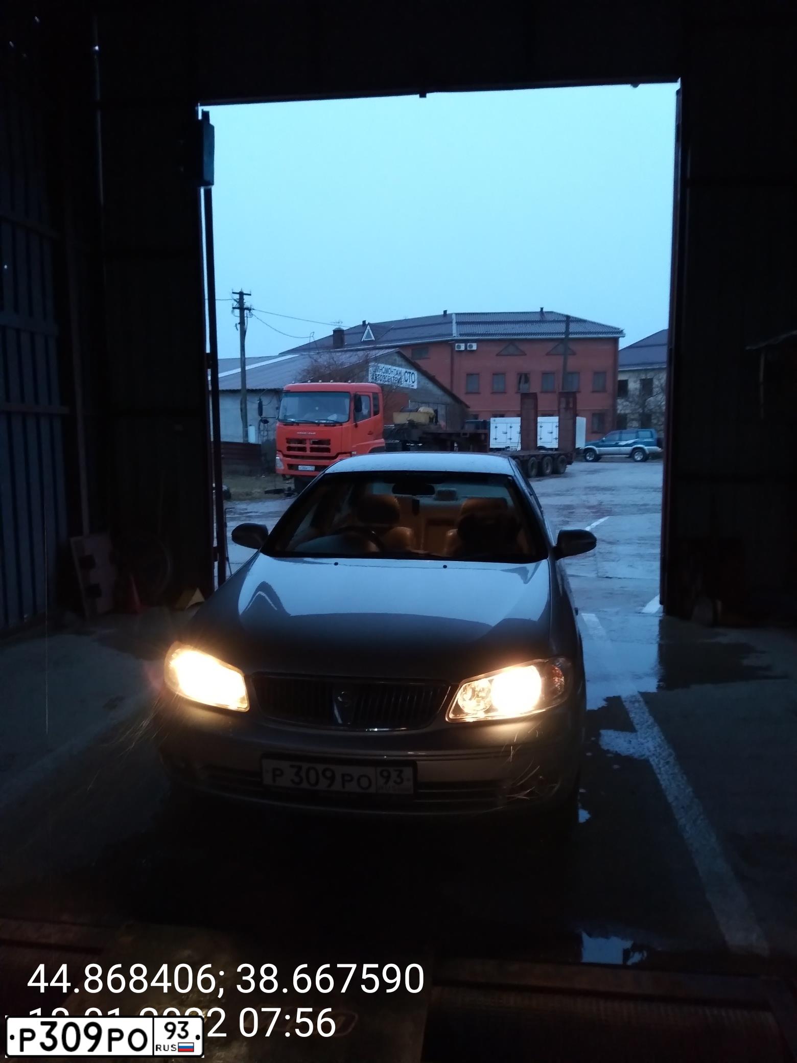 Фото автомобиля NISSAN SUNNY, 2003 — госномер Р812МТ193. Цвет: СЕРЕБРИСТЫЙ
