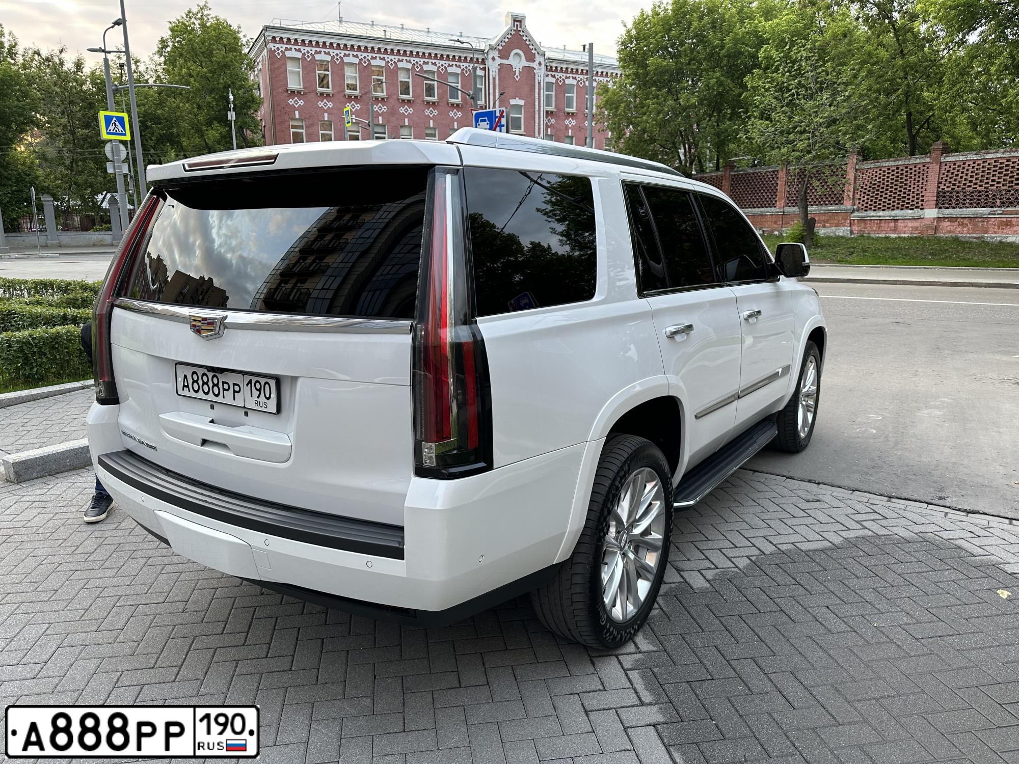 Фото автомобиля BMW X6, 2011 — госномер А888РР190. Цвет: ЧЕРНЫЙ