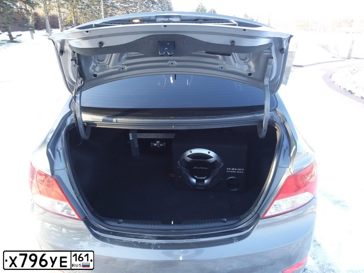 Фото автомобиля HYUNDAI SOLARIS, 2012 — госномер Е523МР08. Цвет: ЧЕРНО-СЕРЫЙ
