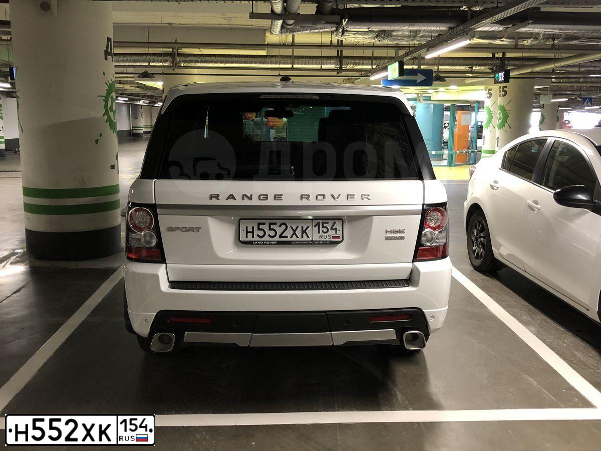 Фото автомобиля LANDROVER RANGE ROVER SPORT, 2013 — госномер Н892ОА154. Цвет: ЯРКО БЕЛЫЙ