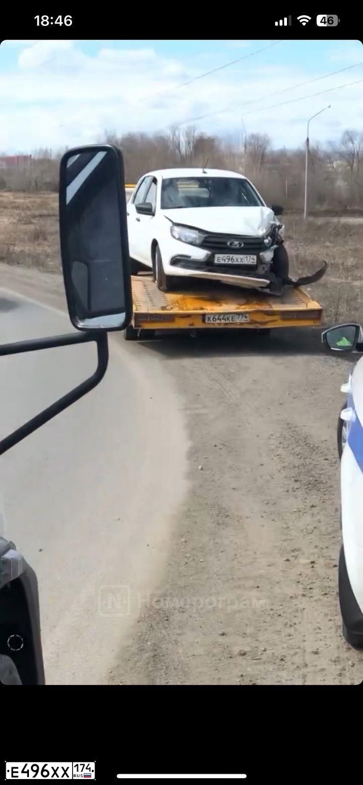 Фото автомобиля LADA 2192 KALINA, 2018 — госномер Е496ХХ174. Цвет: БЕЛЫЙ
