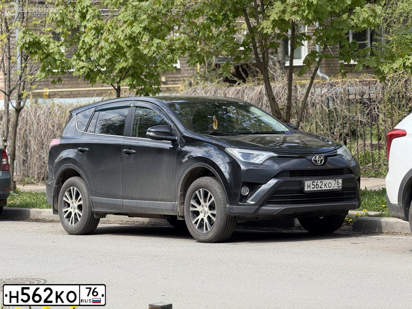 Фото автомобиля TOYOTA RAV4, 2015 — госномер Н562КО76. Цвет: ЧЕРНЫЙ