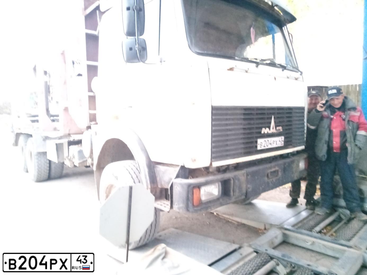 Фото автомобиля MAZ 6303 /6X4/, 2004 — госномер Р807ХВ177. Цвет: Белый