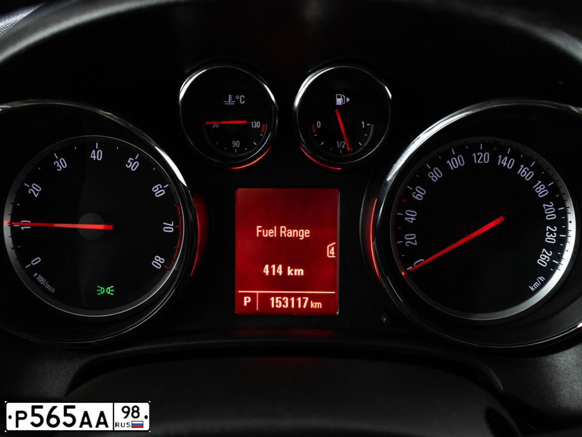 Фото автомобиля OPEL ASTRA, 2013 — госномер Р565АА98. Цвет: Коричневый