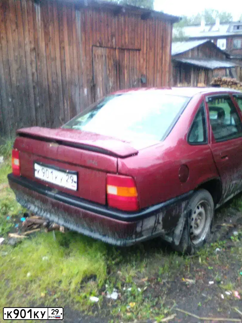 Фото автомобиля OPEL VECTRA, 1990 — госномер К901КУ29. Цвет: БОРДОВЫЙ