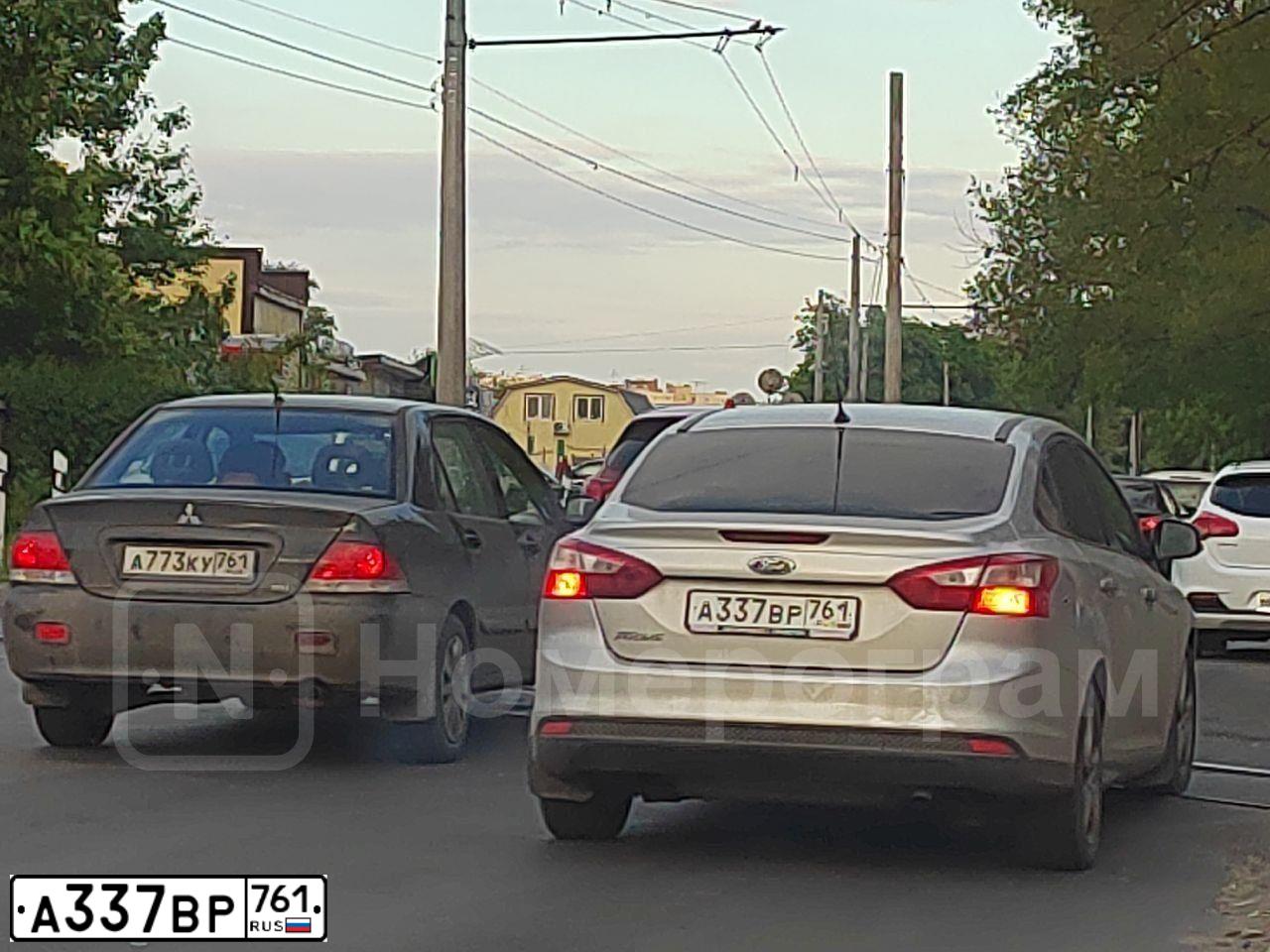 Фото автомобиля FORD FOCUS, 2013 — госномер Т003ЕВ181. Цвет: СЕРЕБРИСТЫЙ