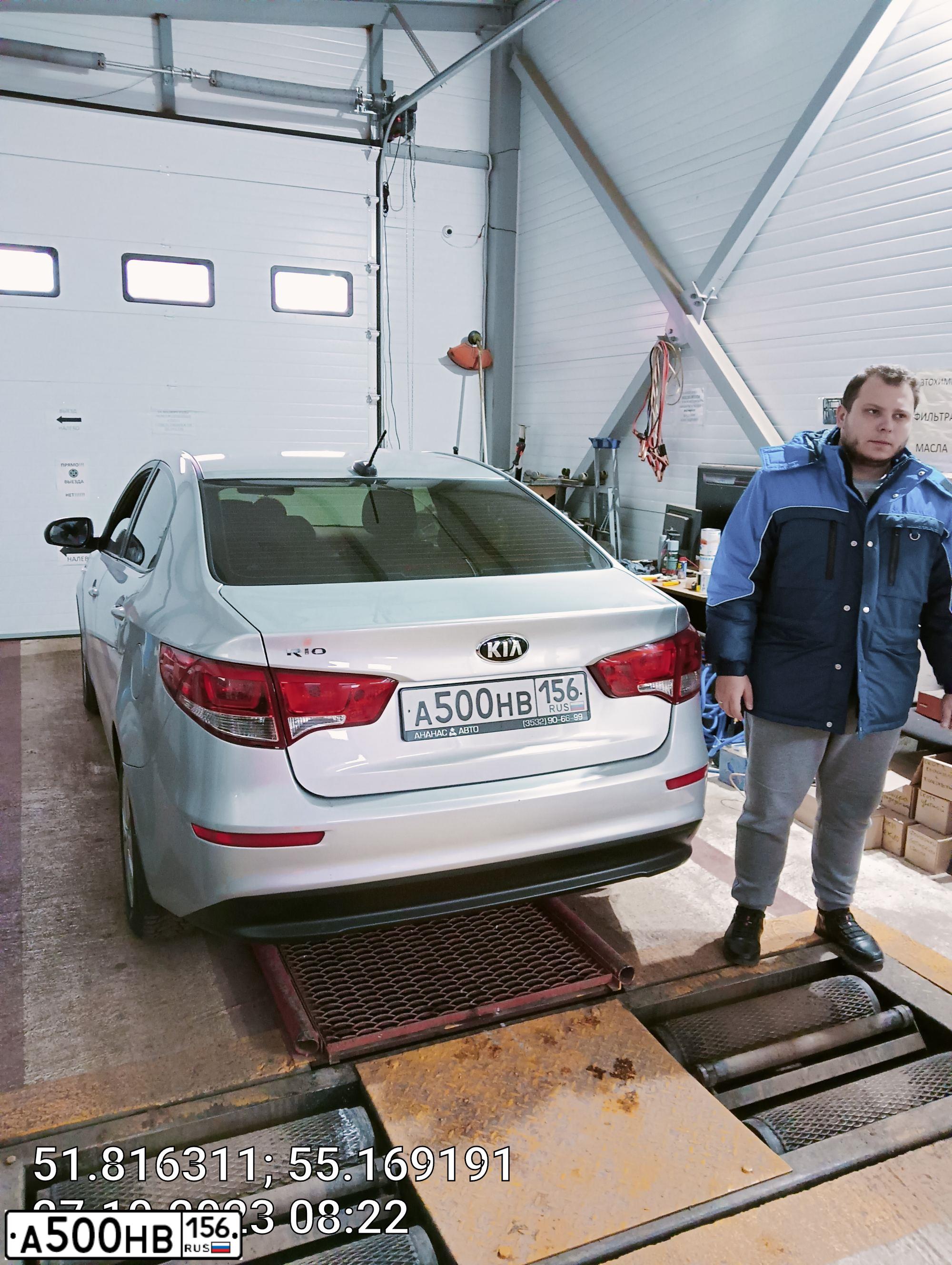 Фото автомобиля KIA RIO, 2017 — госномер Е107СХ156. Цвет: СЕРЕБРИСТЫЙ