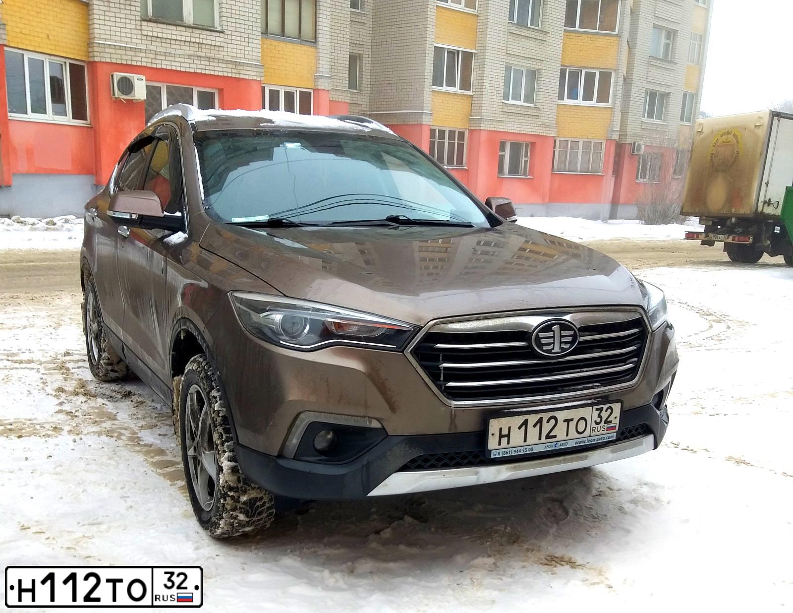 Фото автомобиля FAW BESTURN X80, 2019 — госномер О722ЕО126. Цвет: КОРИЧНЕВЫЙ